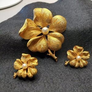 Vintage Gold tone Floral Francois Brooch and Clip earrings